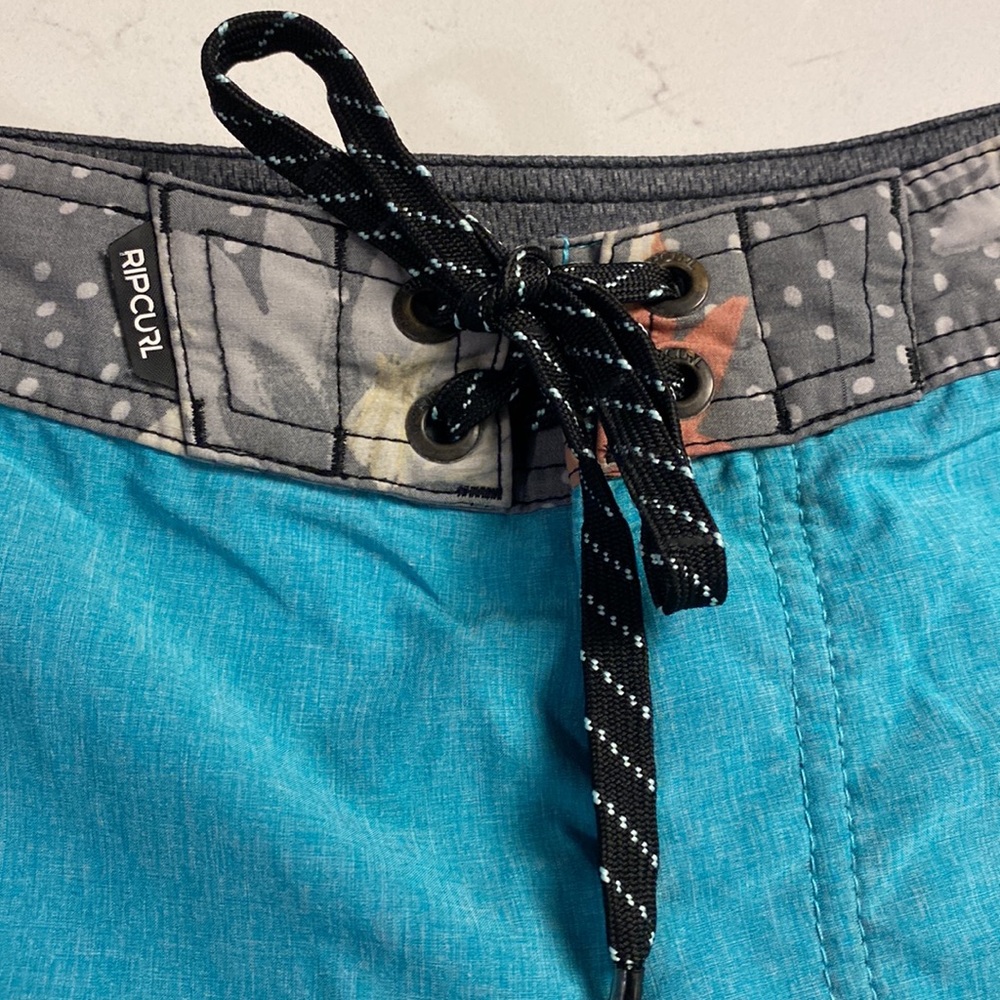 Rip Curl teal board shorts - Picture 4 of 7